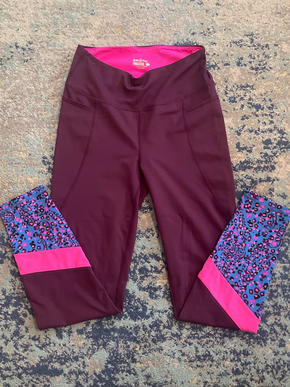 Lilly Pulitzer Weekender High Rise Medium Cherry Ganache Growl & Prowl Leggings